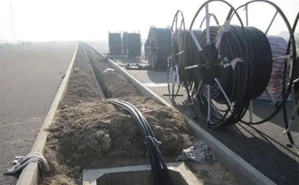 现代通信网络建设指南:金川光缆施工全流程技术解析与质量控制 现代通信网络建设指南:金川光缆施工全流程技术解析与质量控制